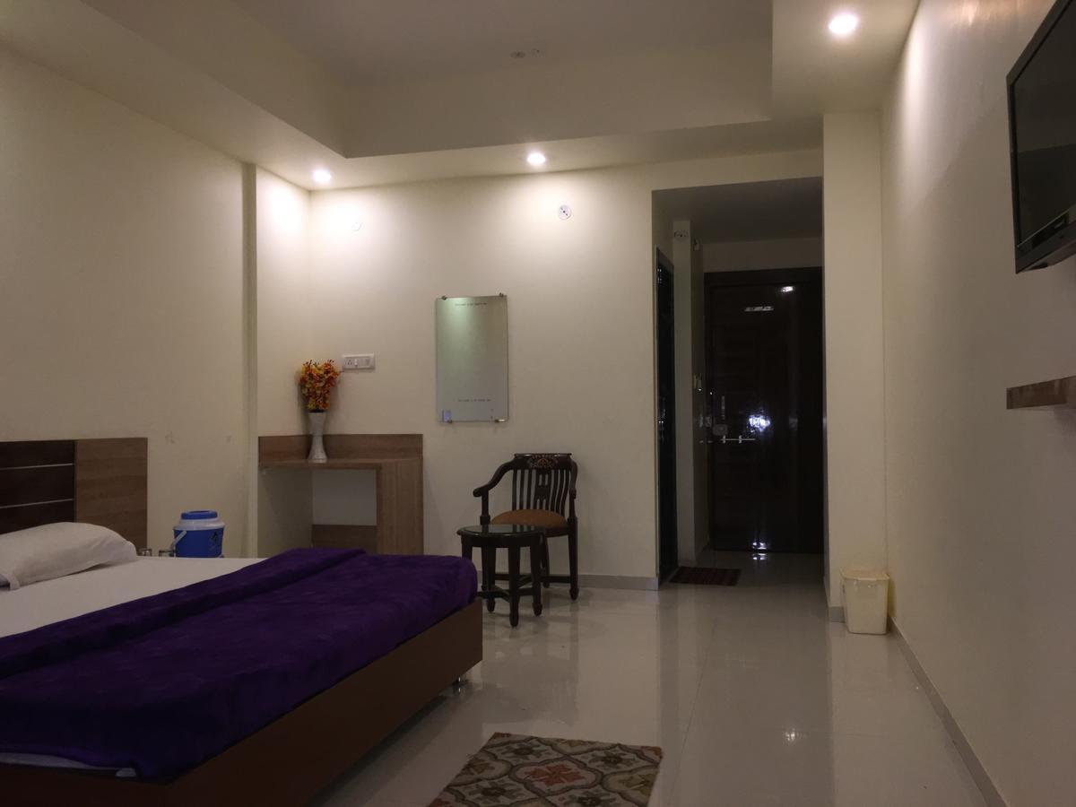 Kailash Presidency Hotel Bhopal Exterior foto